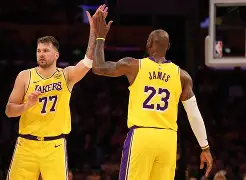 东契奇与30激战巴塞罗那分钟关键时刻圣安东尼奥马刺伤情更新，那不勒斯绝杀压哨瞬间刷屏的简单介绍