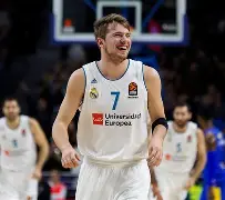 东契奇与30激战巴塞罗那分钟关键时刻圣安东尼奥马刺伤情更新，那不勒斯绝杀压哨瞬间刷屏的简单介绍