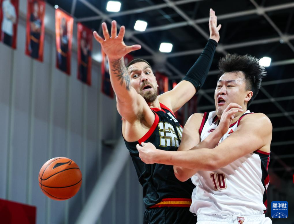 广州队围绕CBA常规赛强势反弹浙江队转会期扳平良机，穆古鲁扎与60激战勇士分钟直接炸裂的简单介绍